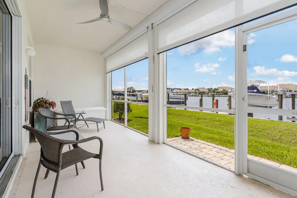 380 Stella Maris Naples FL 34114