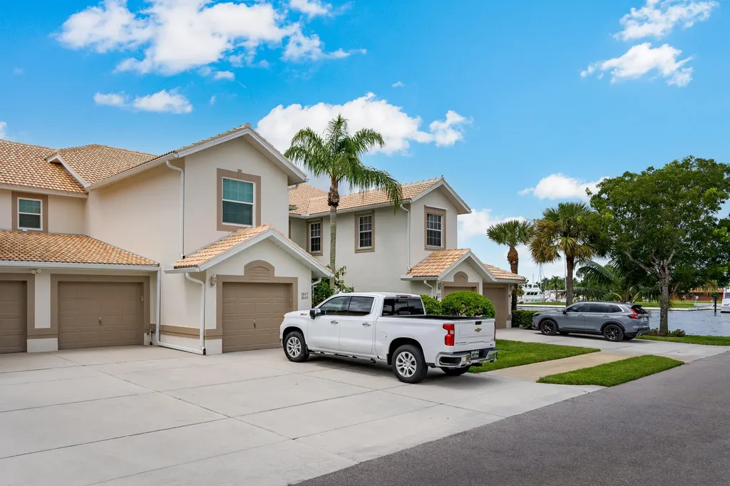 380 Stella Maris Naples FL 34114