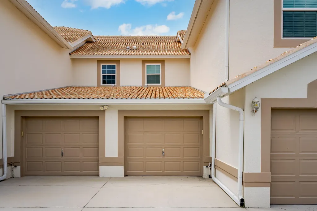 380 Stella Maris Naples FL 34114