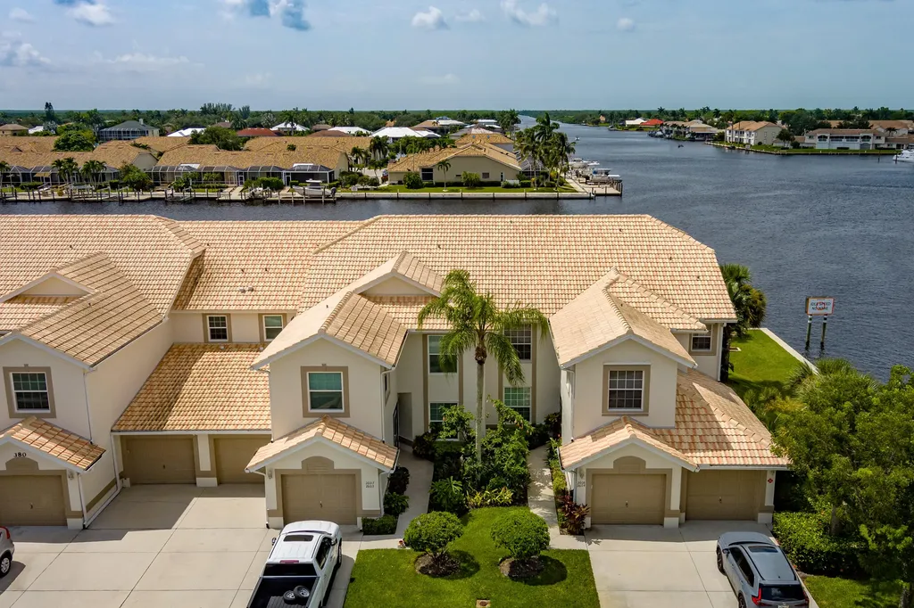 380 Stella Maris Naples FL 34114