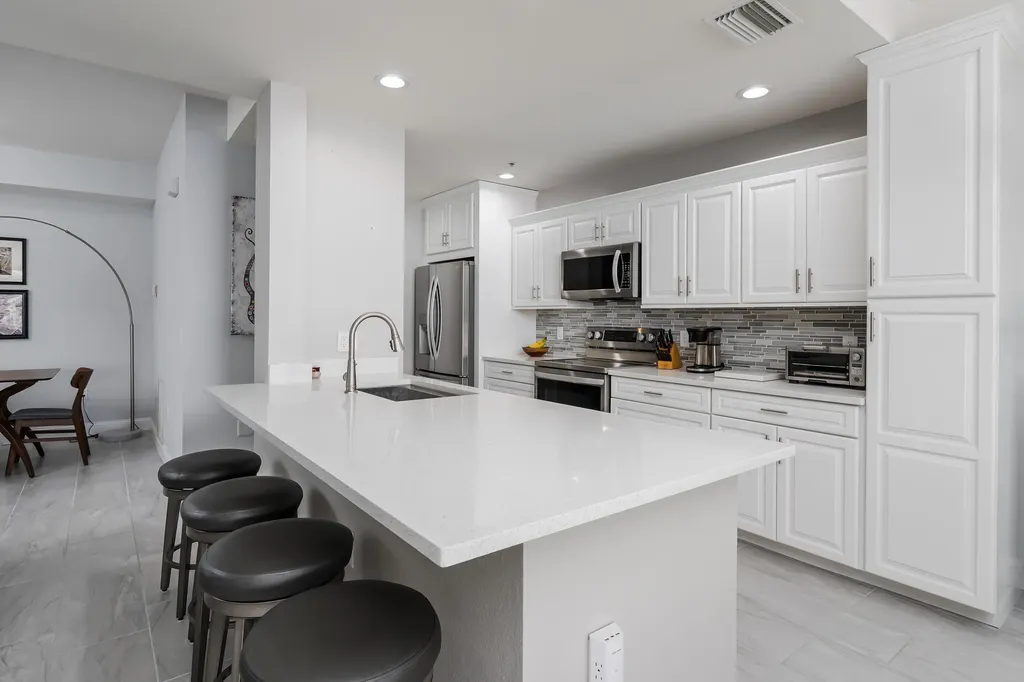 380 Stella Maris Naples FL 34114