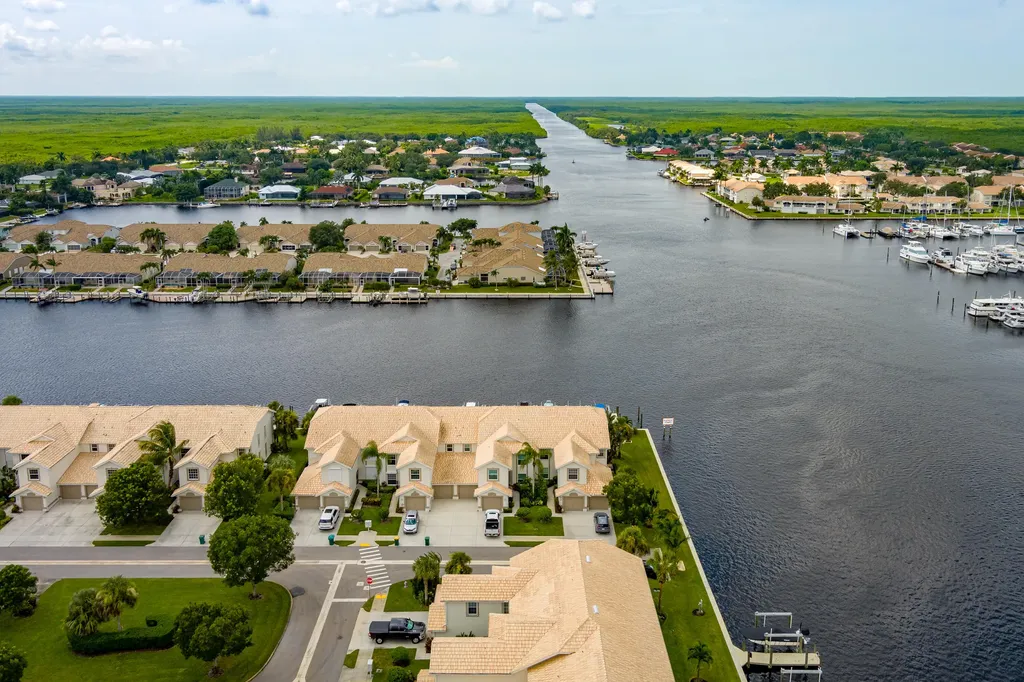 380 Stella Maris Naples FL 34114