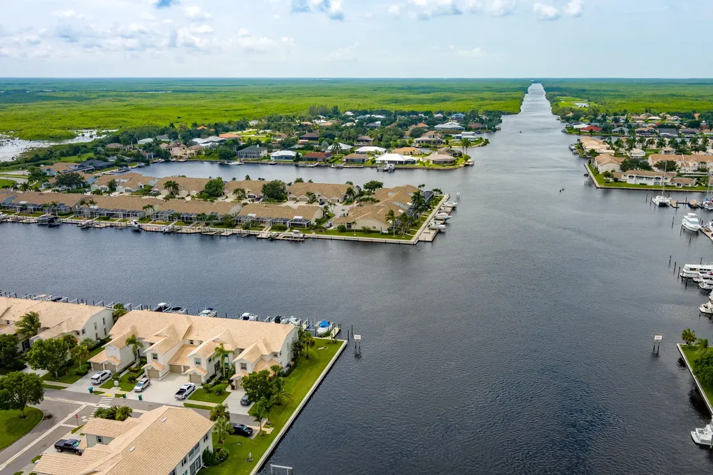 380 Stella Maris Naples FL 34114