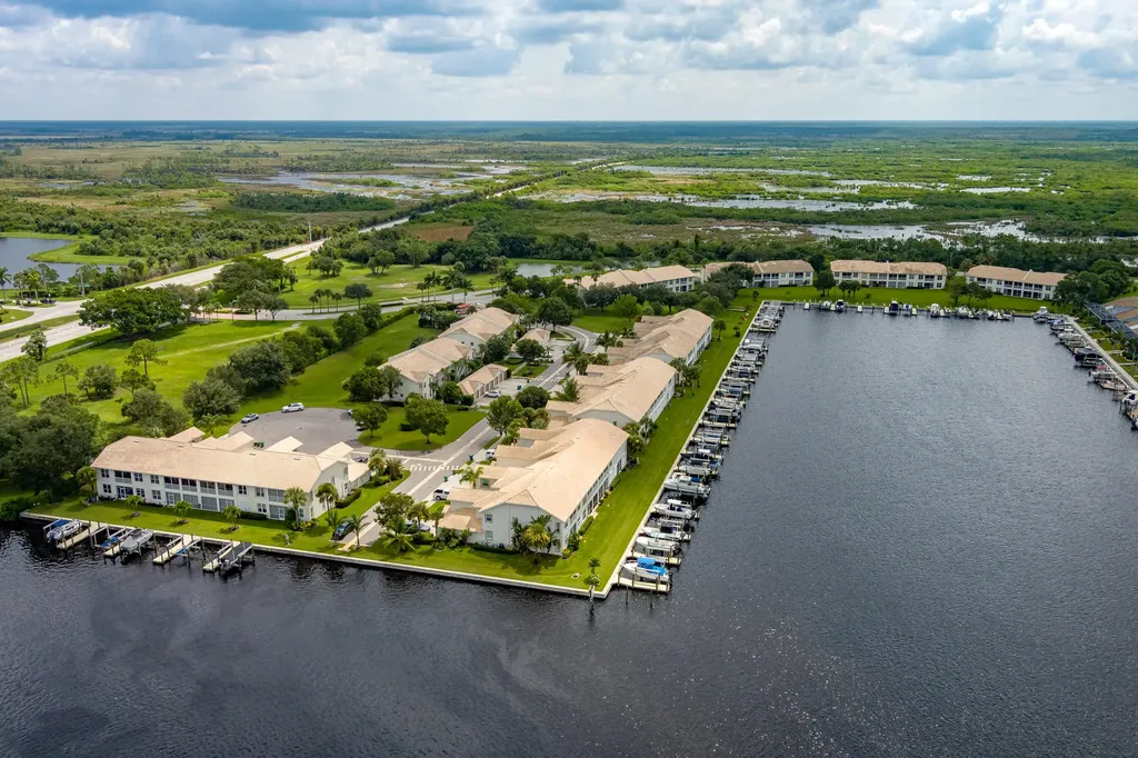 380 Stella Maris Naples FL 34114