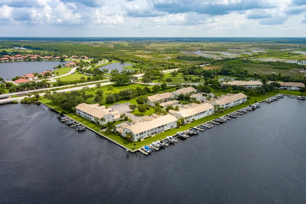 380 Stella Maris Naples FL 34114