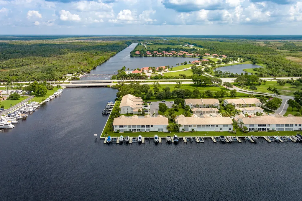 380 Stella Maris Naples FL 34114