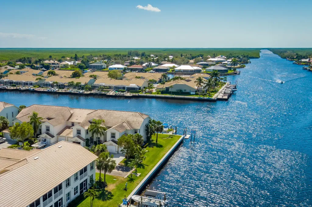 380 Stella Maris Naples FL 34114