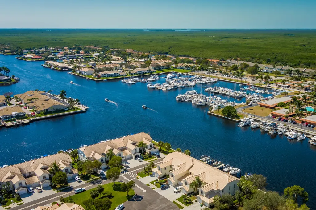 380 Stella Maris Naples FL 34114