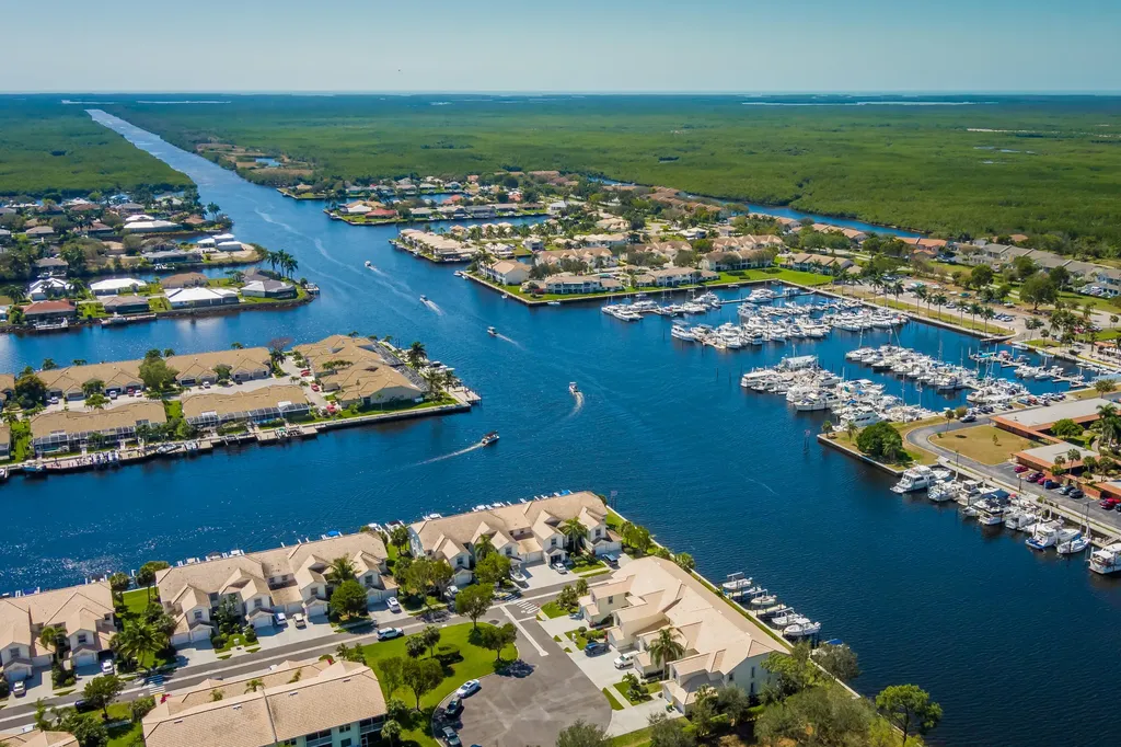 380 Stella Maris Naples FL 34114