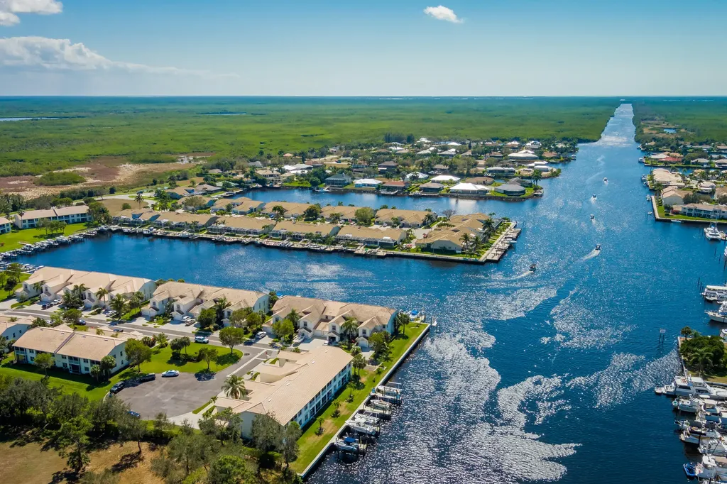 380 Stella Maris Naples FL 34114