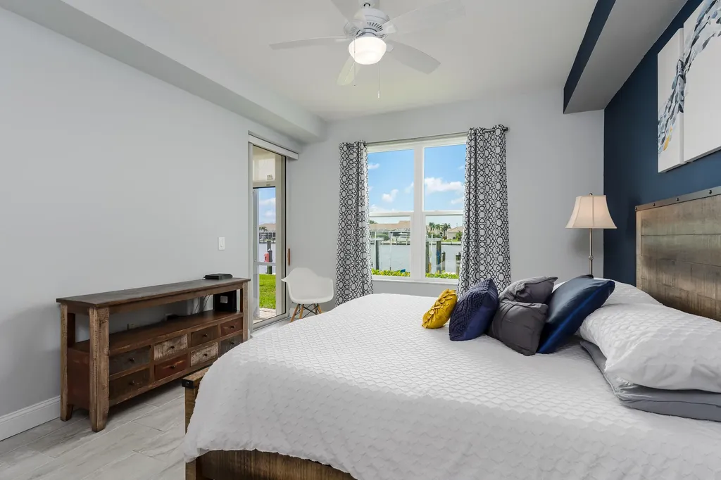 380 Stella Maris Naples FL 34114