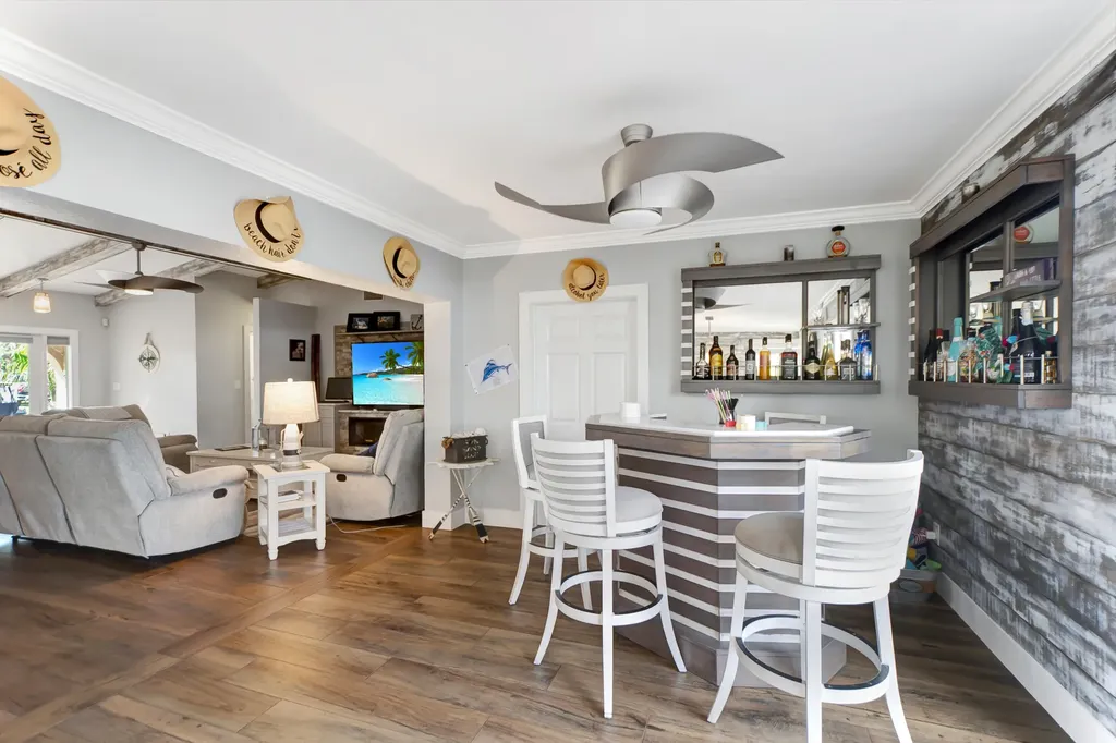 123 San Salvador Street Naples FL 34113