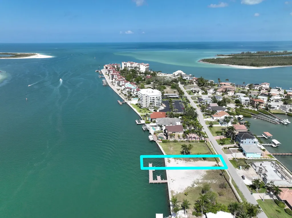 20 W Pelican Street Naples FL 34113