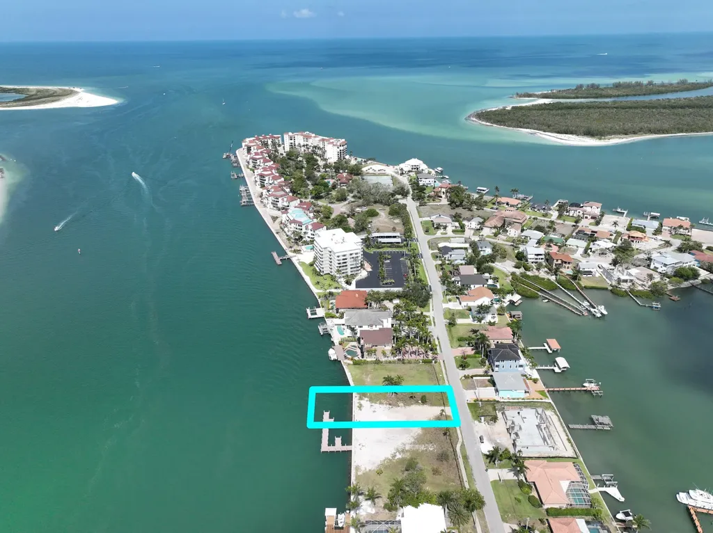 20 W Pelican Street Naples FL 34113