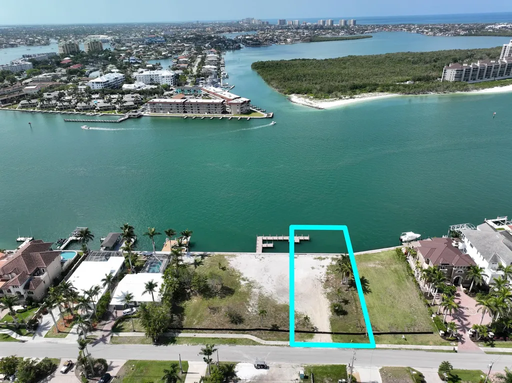 20 W Pelican Street Naples FL 34113