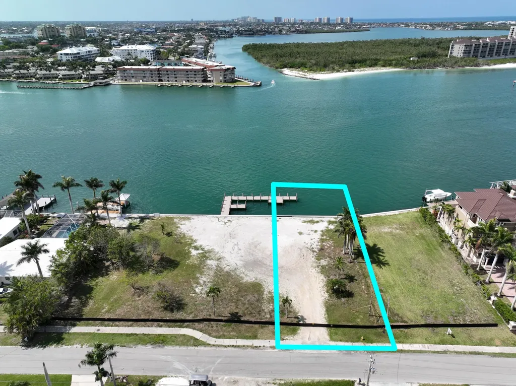 20 W Pelican Street Naples FL 34113