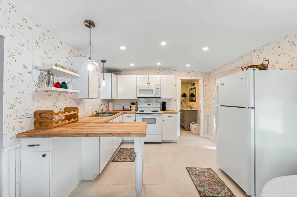 6 Jade Drive Naples FL 34114