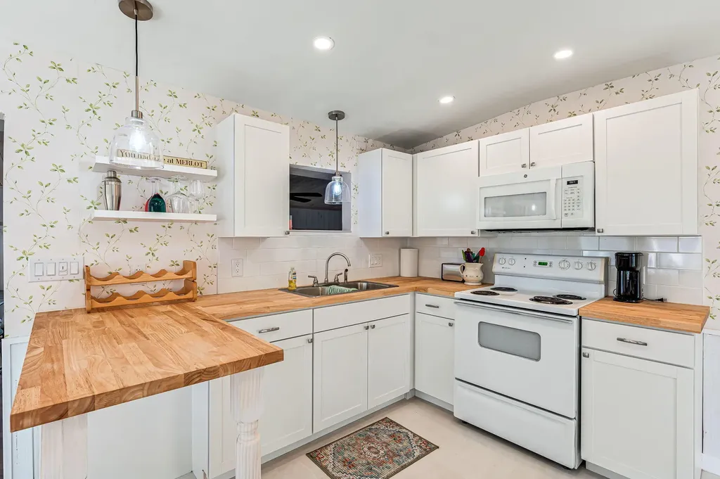 6 Jade Drive Naples FL 34114