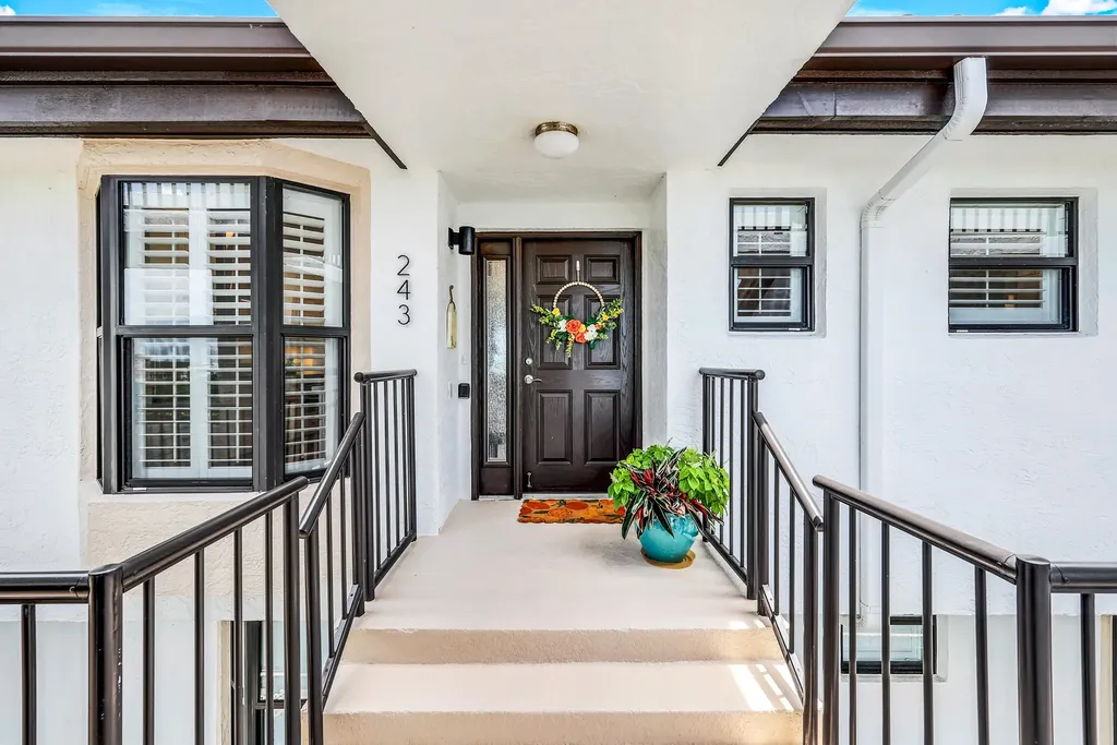 243 La Peninsula Boulevard Naples FL 34113
