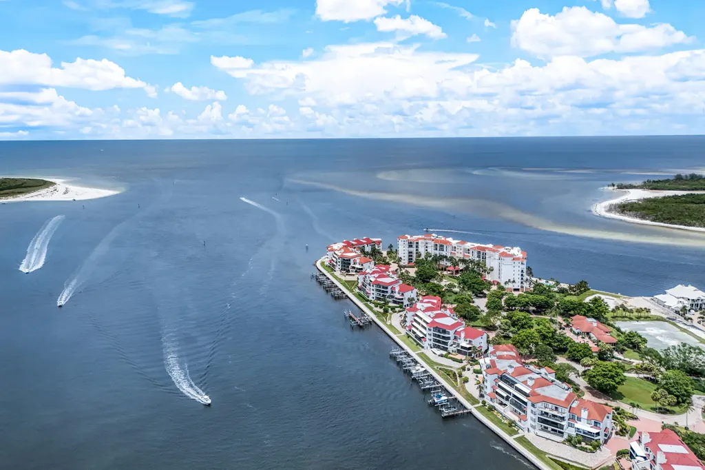 243 La Peninsula Boulevard Naples FL 34113
