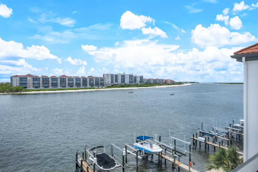 243 La Peninsula Boulevard Naples FL 34113