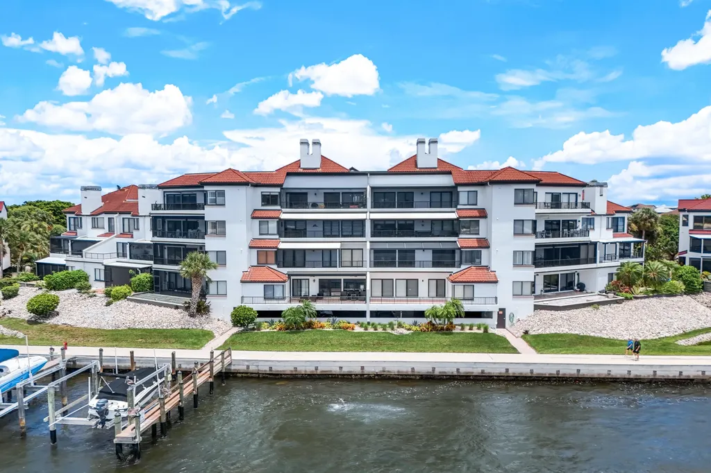 243 La Peninsula Boulevard Naples FL 34113
