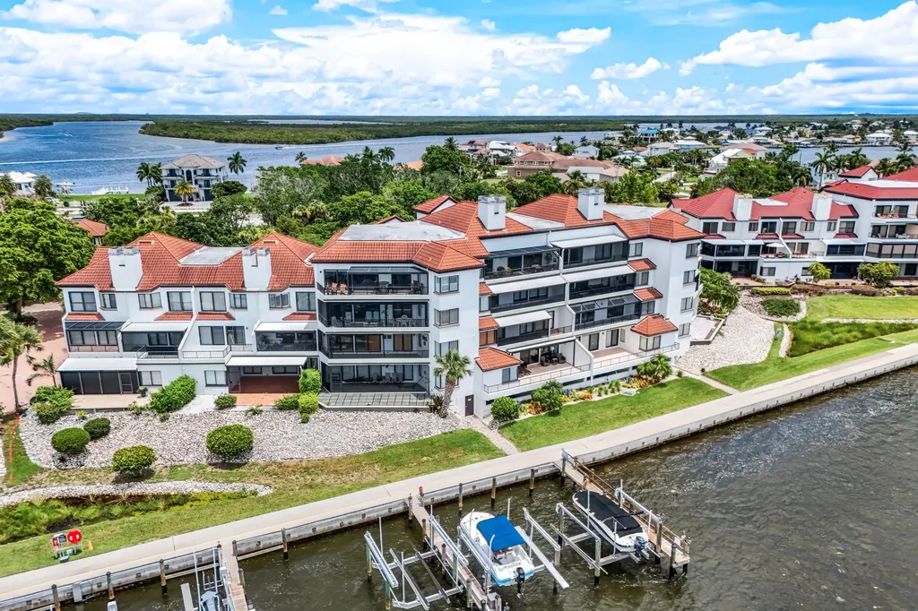 243 La Peninsula Boulevard Naples FL 34113