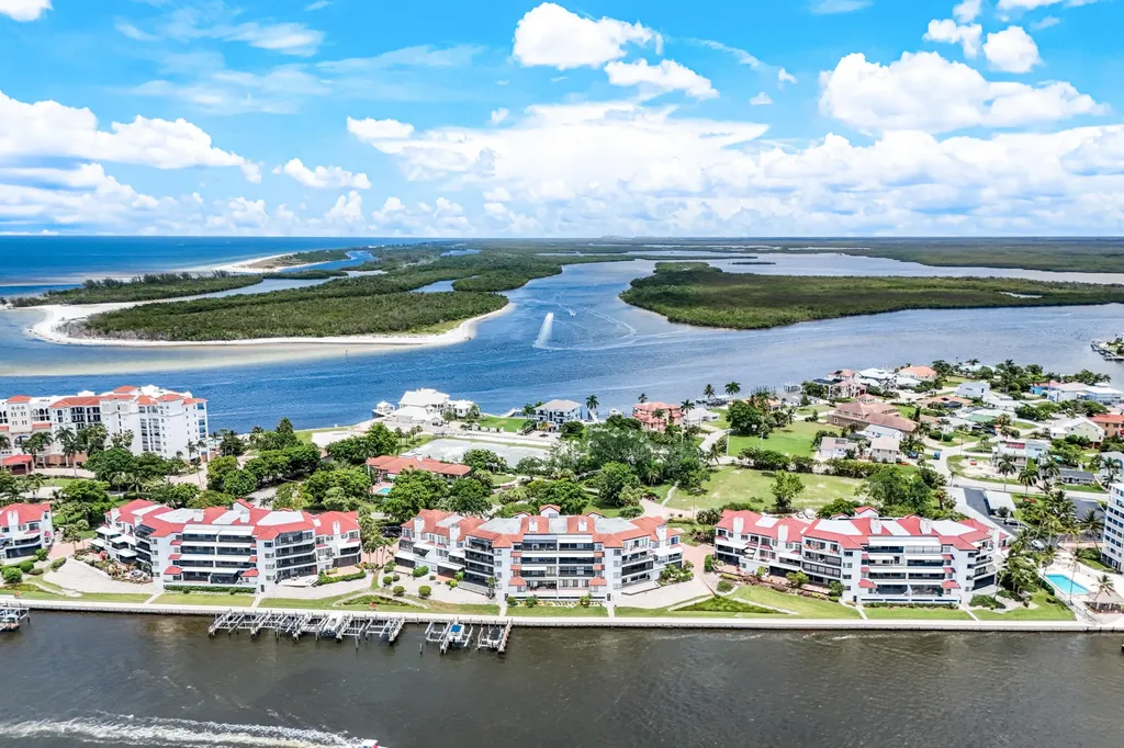 243 La Peninsula Boulevard Naples FL 34113