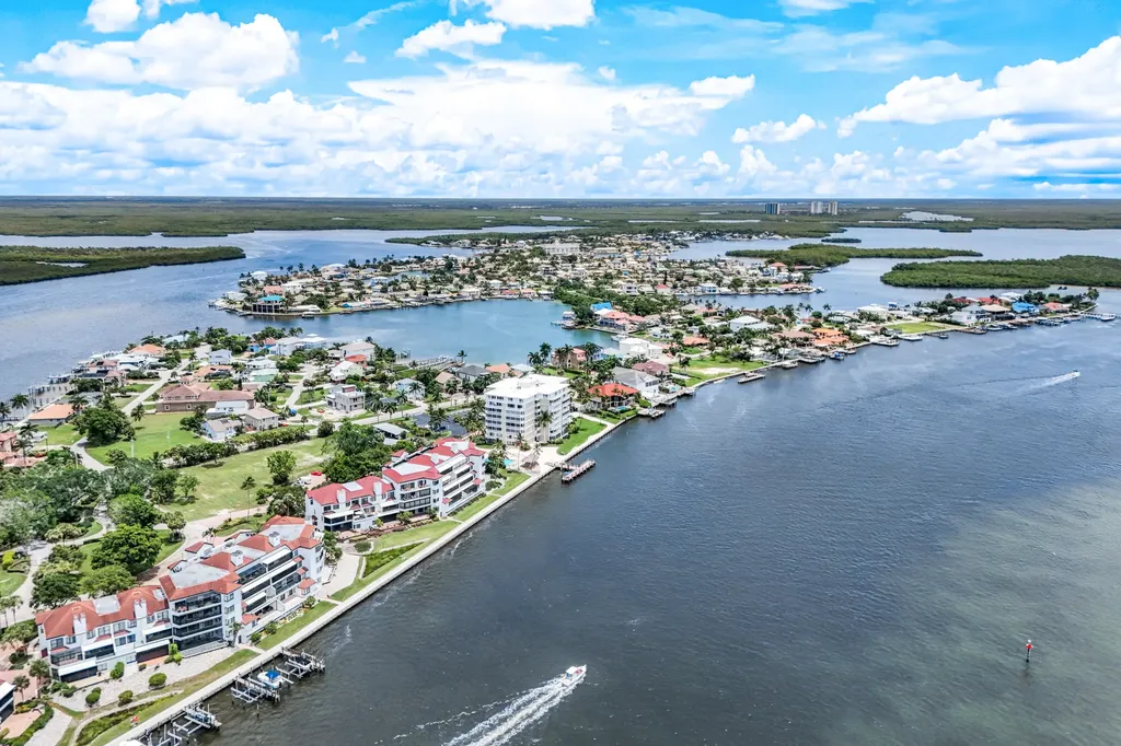 243 La Peninsula Boulevard Naples FL 34113