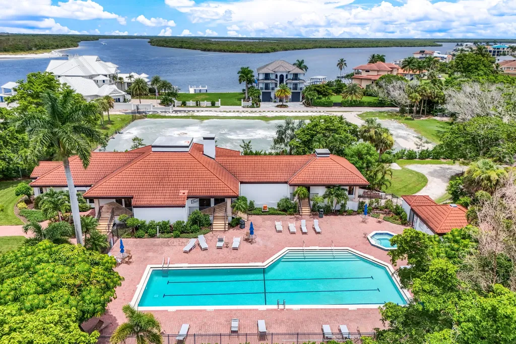 243 La Peninsula Boulevard Naples FL 34113