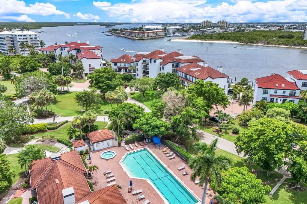 243 La Peninsula Boulevard Naples FL 34113
