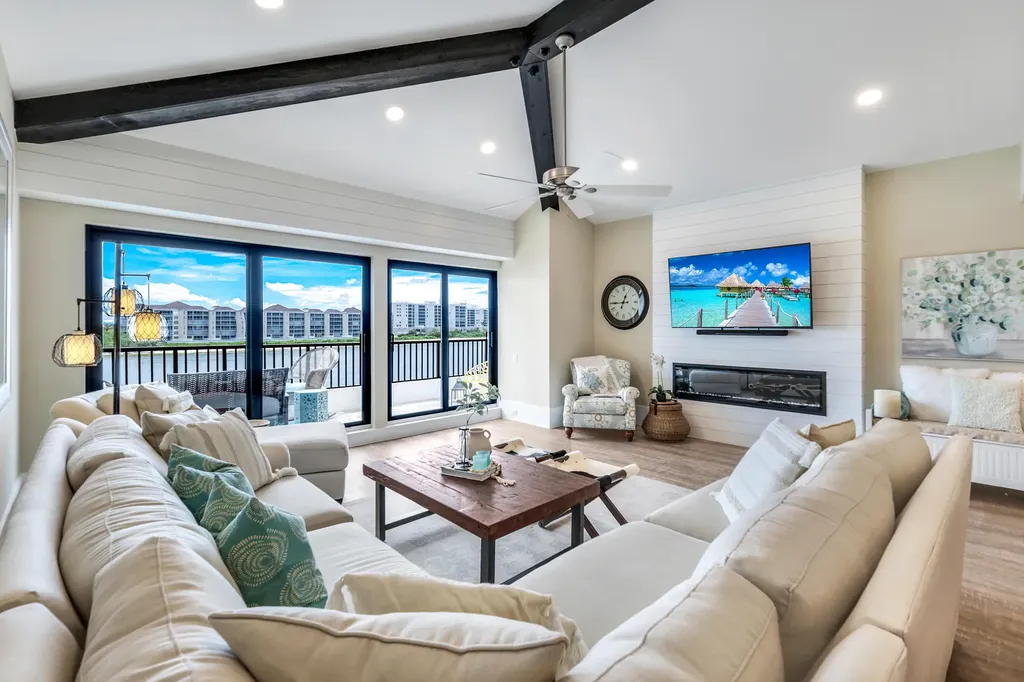 243 La Peninsula Boulevard Naples FL 34113