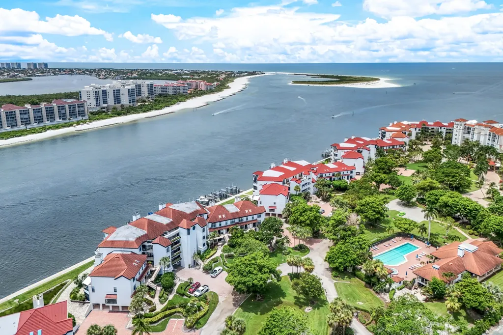243 La Peninsula Boulevard Naples FL 34113