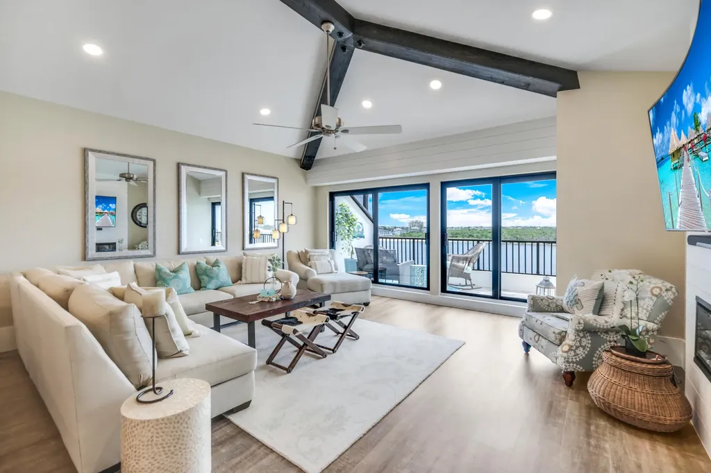 243 La Peninsula Boulevard Naples FL 34113