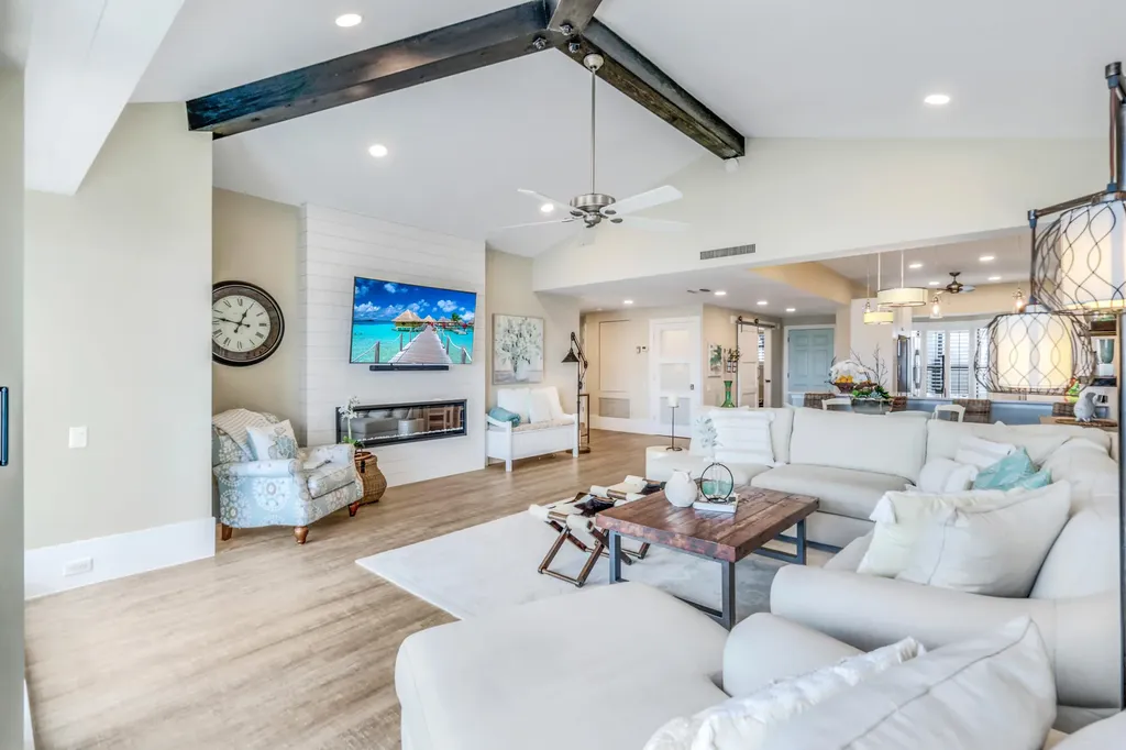 243 La Peninsula Boulevard Naples FL 34113