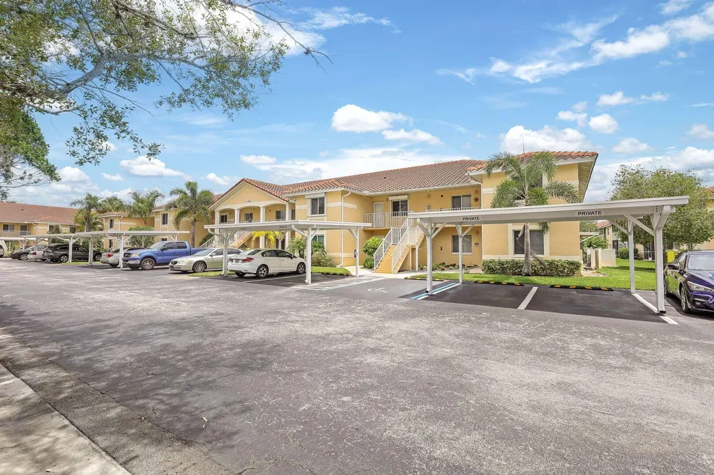 192 Furse Lakes Circle Naples FL 34104