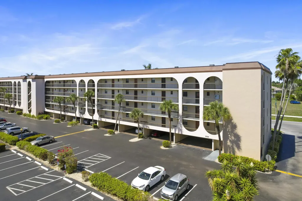 1024 Anglers Cove Marco Island FL 34145