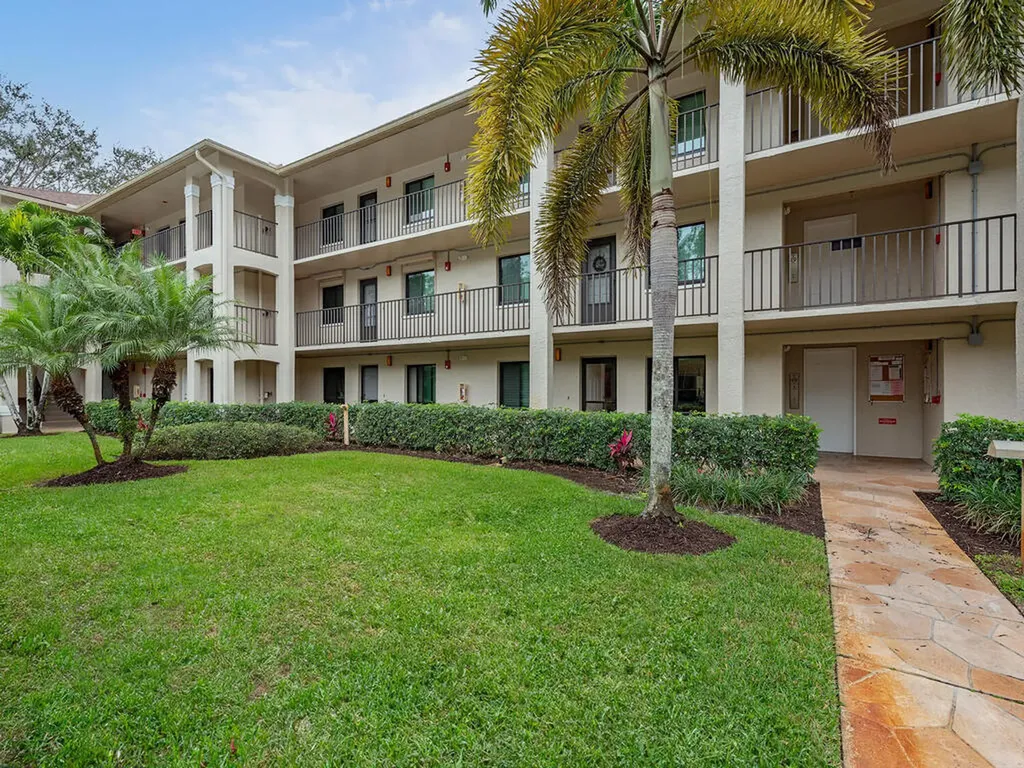 5784 Deauville Circle Naples FL 34112