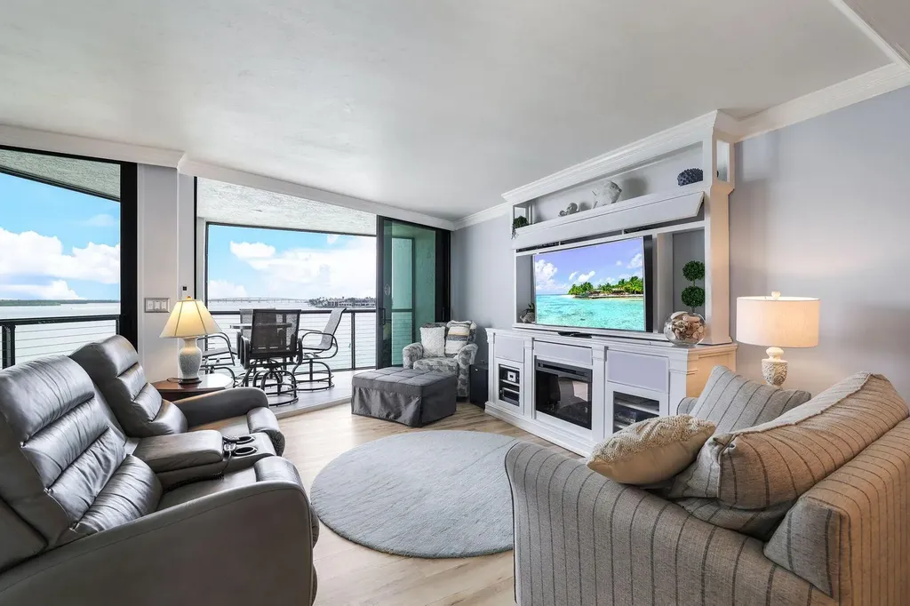 1085 Bald Eagle Drive Marco Island FL 34145