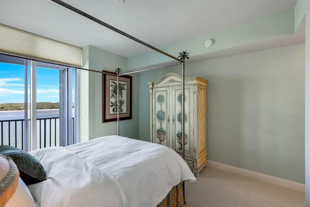 700 La Peninsula Boulevard Naples FL 34113