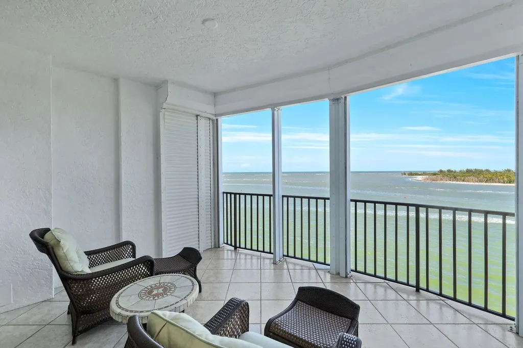 700 La Peninsula Boulevard Naples FL 34113