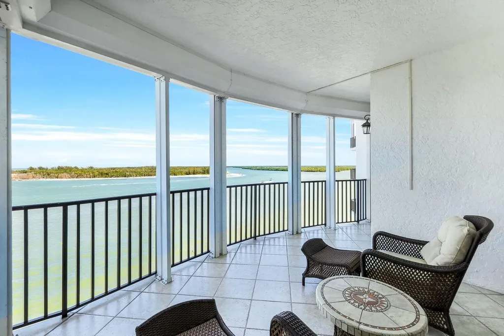 700 La Peninsula Boulevard Naples FL 34113