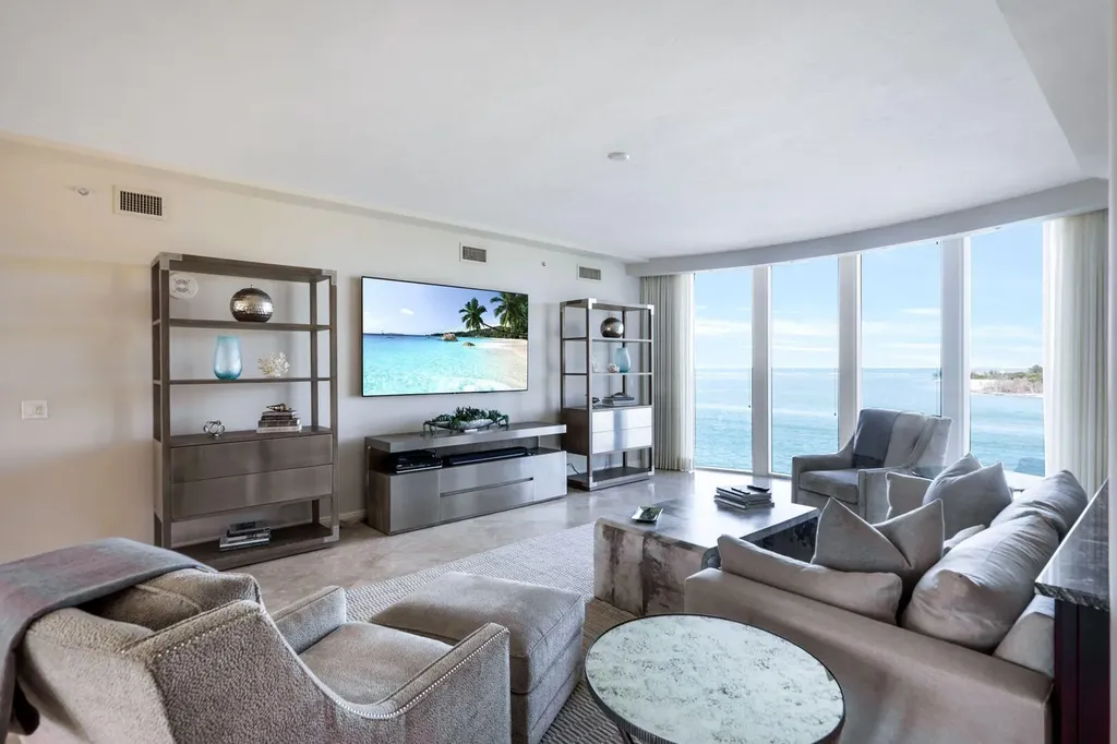 700 La Peninsula Boulevard Naples FL 34113