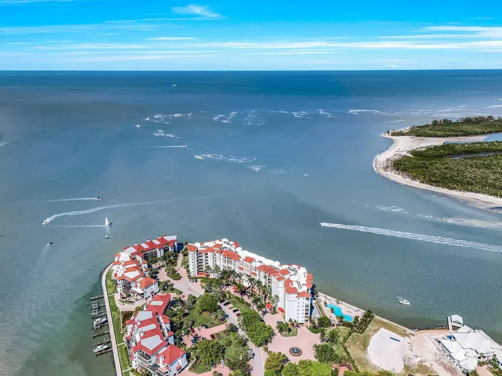 700 La Peninsula Boulevard Naples FL 34113