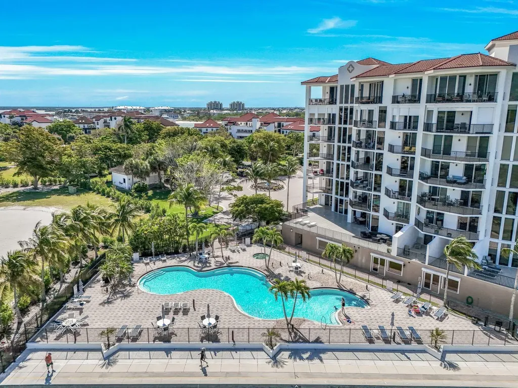 700 La Peninsula Boulevard Naples FL 34113