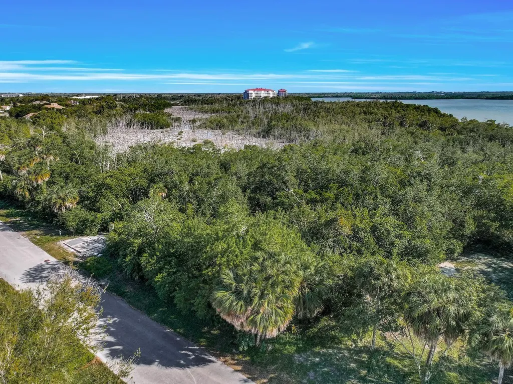 2031 Sheffield Avenue Marco Island FL 34145