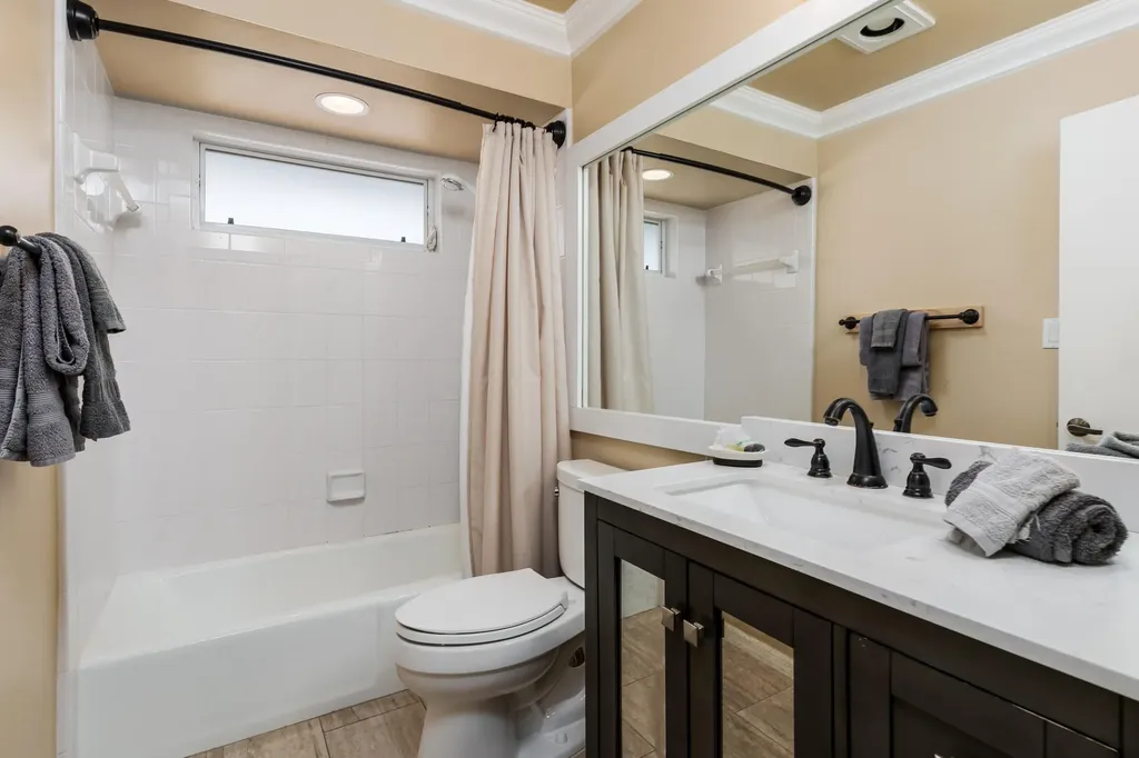 832 Swan Drive Marco Island FL 34145