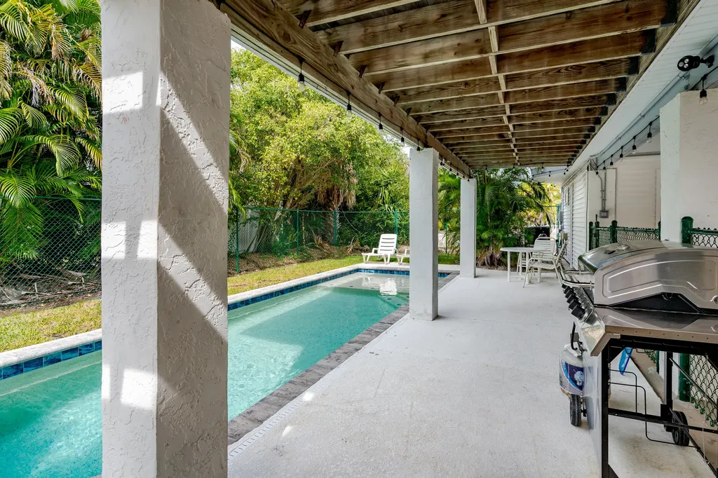 832 Swan Drive Marco Island FL 34145