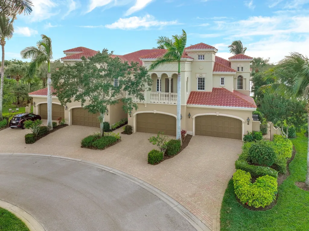 Naples FL, 9317 Menaggio Court, Unit 202