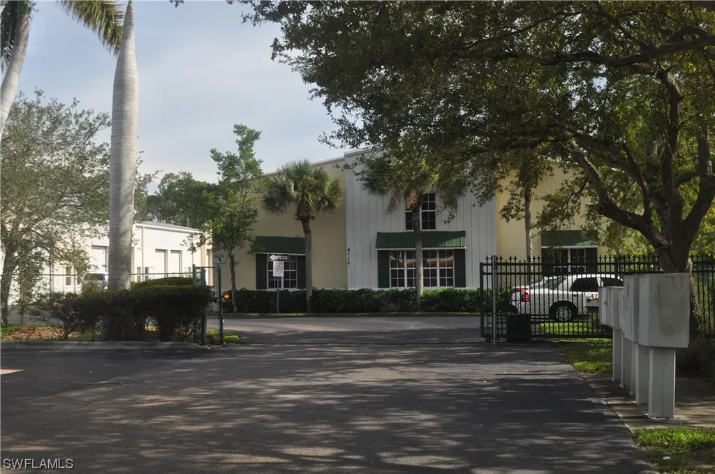 Naples FL, 4776 Radio Road, Unit 801